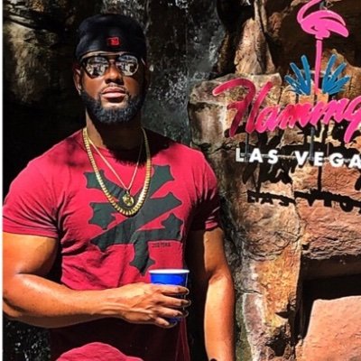 PARTNERED KICK STREAMER/content creator
WARZONE “PRO” 100k+ follows
Business Owner
Investor
INSTAGRAM: ydbeatz