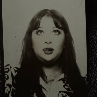 sparklinttrash's profile picture. it’s me, your messiest girl 😗✌🏻🤧