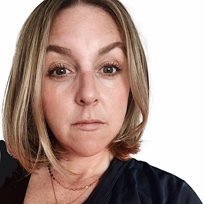 mrs + mom of 3, gemini, social media manager + content creator with an expensive coffee habit + an affinity for 90’s love ballads.🇨🇦