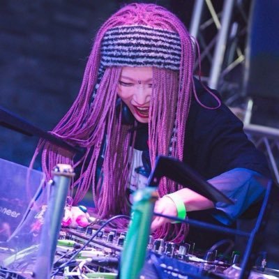 平日昼間はOL、終わったらDJか暴れん坊。明るい闇属性。永遠にAK。カラオケバーエスパス(@bar_espace)所属 。偶数月開催混沌DJイベント、過激電波倶楽部(@denpa_osaka)所属。イベント告知用(@minekokuchi)#ミネソタセトリ #スコーンハンターミネソタ #過激電波倶楽部 #vkei