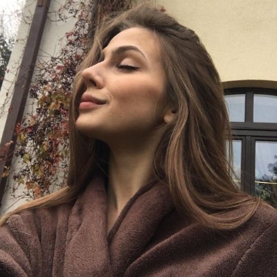 (Travel enthusiast/cryptocurrency investor/golf learner,) Elegant, smart, kind, and interesting soul.