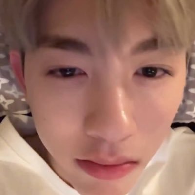 pinkyvalenn's profile picture. 