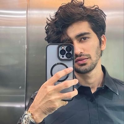 iiRushikesh's profile picture. Just trying to stay soft in a hard world.
Professional daydreamer. Amateur crypto trader.