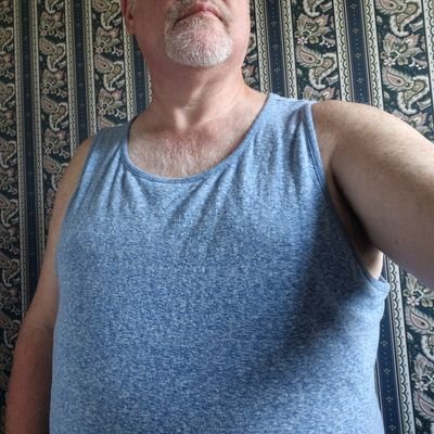 I'm a bi married guy that likes to have fun with other guys.  I'm mostly bottom and love giving oral and mutual oral.