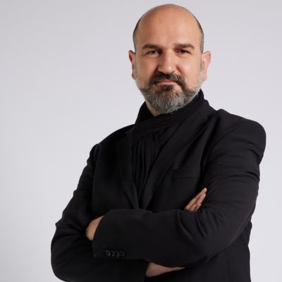 İletişim Profesyoneli | @AnkaraUni @ilefsocial Lisans | @METU_ODTU Gisam MasterClass | Yapımcı & Yönetmen: 43 ülkede 27 film 36 ödül…