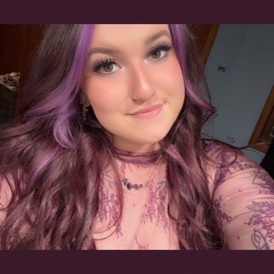 NotKendallPaige's profile picture. check out the link 🤍 |-/