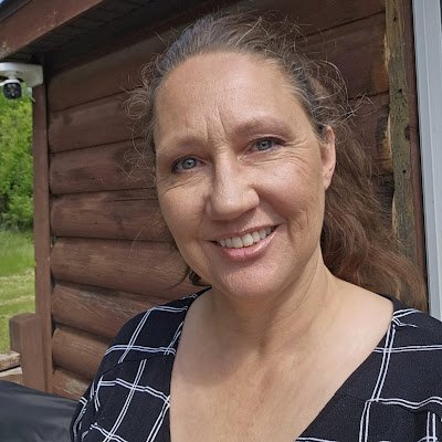 Hi, I'm a 51-year-old Gen-X UGC Creator. Some of my niches to create UGC for:
🧓Anything relatable to 50+
💋Mature Skincare & Beauty
💪Wellness