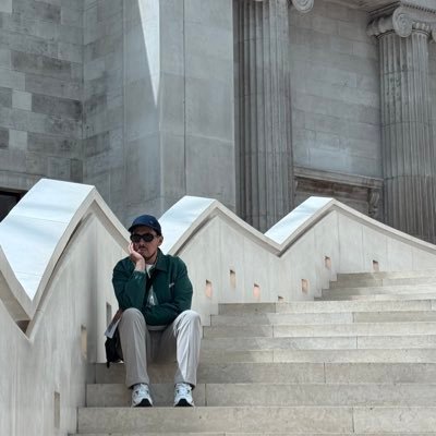 Psicólogo. Promotor de la paz mundial, beber mucha agua y tener bonitos pensamientos.