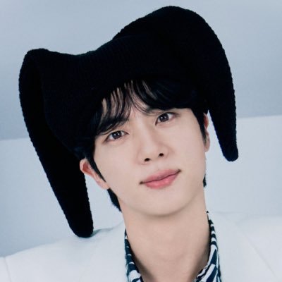jinsjunie's profile picture. Loves all things Bangtan...1989 liner