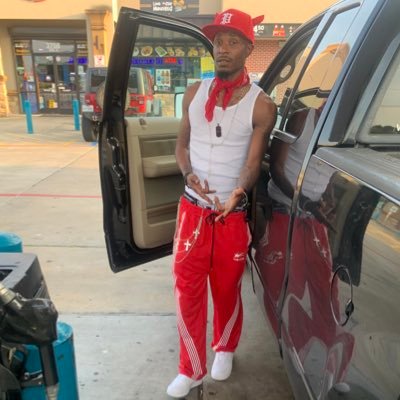 OLD TWITTER @chabattacamp 👑 IM PROLLY SUMWEA CHASING CHICKEN #🐓 MAN -StackOrStarve- 🍽️ ProtecThaMuney 🥋