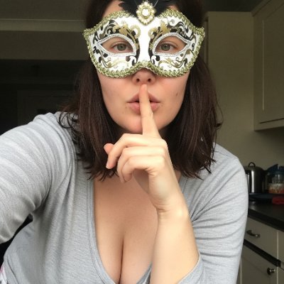 18+ ONLY! 🔥 BUSTY BRITISH MILF housewife who is SECRETLY posting Pics! I hope my hubby doesn't find out! Drop a follow and it will be OUR LITTLE SECRET! 🔥