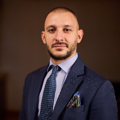 Sports Lawyer. Fan of boxing and video games.