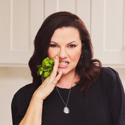 Comedy face, voiceover mouth. Exceptionally pale feet. Celiac, Author of the EAT HAPPY cookbooks. Slinger of Sauce, Spice, & Snack: https://t.co/1d9ijUoiMc