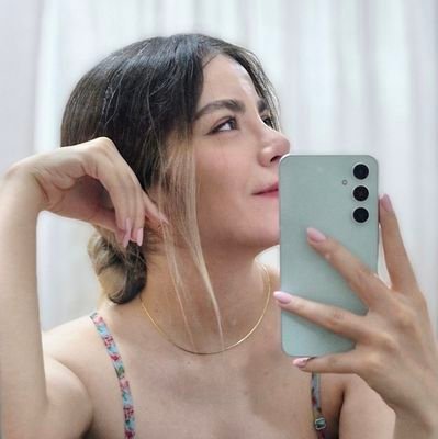 IZAR_98's profile picture. گوش‌ کننده این پیغامِ بلک کتس