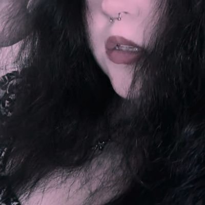 I like pretty things, soft words, and thoughtful sends~ Initial tribute: 45€+