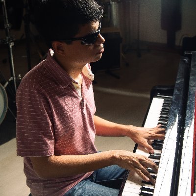 Músico (pianista) y estudiante de composición musical en la @USFQ_Ecuador . Aficionado a la informática y la tecnología accesible. Persona ciega.