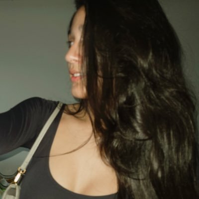 mcllarinha_'s profile picture. menina sorridente