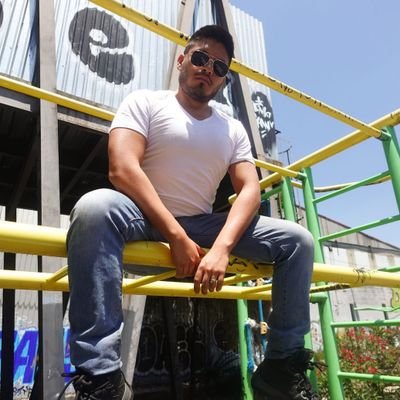 Bisexual Scientist and content creator. Follow me and discover my adventures. Main account @Geox_RXL . DM for colabs. https://t.co/2Q3AfkvWAO