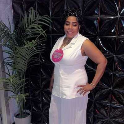 I'm insanely in love with myself, my world consist of my children n gran children, life's great n im grateful my God is real!!!!!