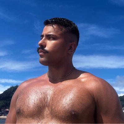 “Puto de bigode que é o macho mais bonito do DF todo” — DM do meu namorado