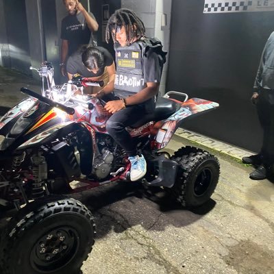 Football🏈 Family👩👦👦 God first🙏🏽 C/O ‘22🤴🏽🚶🏽♂️Follow me on tiktok & IG @moneyboymarkk #Hamadyfootball💪🏽 https://t.co/8RZjU4lQuX