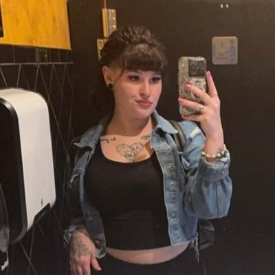 bbygmycah's profile picture. 🌞: Aquarius ♒️ 🌙: Virgo ♍️ rising: Gemini ♊️ Cat mom🖤🐱 autistic goldfish 🫶🏻