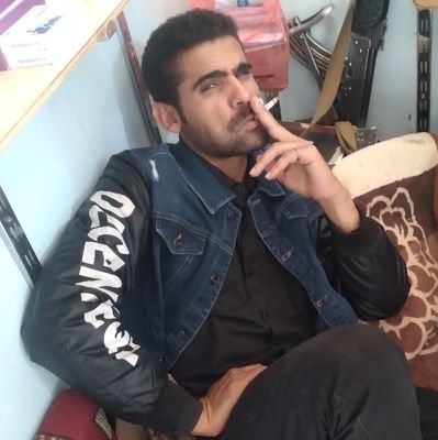 صبورٌ ولوْ لمْ تبقَ مني بقية ٌ
قؤولٌ ولوْ أنَّ السيوفَ جوابُ
وقورٌ وَأَحداثُ الزمانِ تَنوشُني وَلِلموتِ حولي جيئَةٌ وَذَهابُ