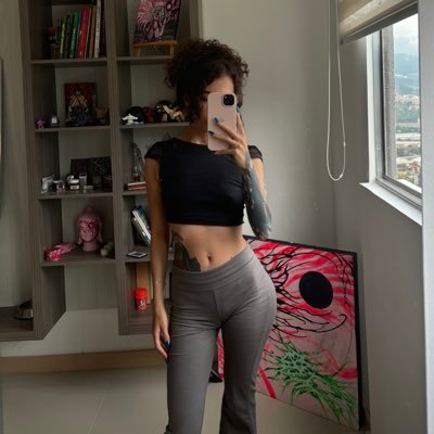 I'm the investment your wallet brags about while crying | 18 |ੈ✩‧₊˚