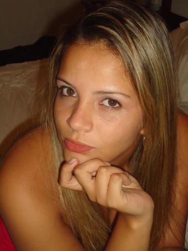 Sou muito divertida e tenho uma irmã super chata @Marianaolive7 ;P mas eu adoro ela a mesma s2