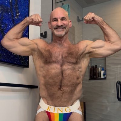 65-year-old plastic surgeon and IFBB Men's Physique pro. Here to show men of all ages that sexy doesn't end at 60! https://t.co/MGMfiMQe5i