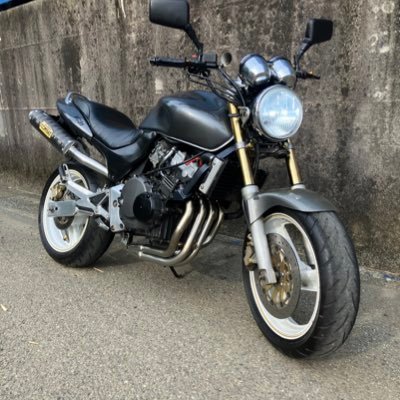 バイクのカスタムや整備に関心があります 愛車が同じ方と情報共有できるとうれしいです🏍 xsr155→ホーネット250(前期)