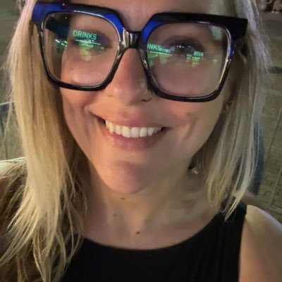 momish. sarcasm. busy af. Britney Spears follows me. Laurence Fishburne told me I was statuesque. I wish I was as cool as either of those things make me feel.
