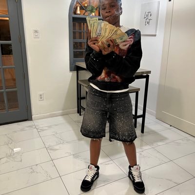 reigntaypriv's profile picture. a bald headed ho dry took my twitter