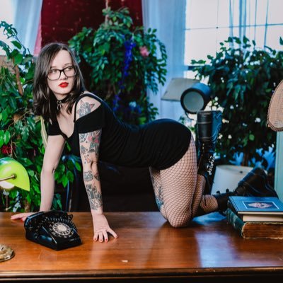 Stripper / contortionist / adult content creator 🖤