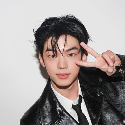 ──★ ˙🍓SVT• ZB1 •TWS• CYE • AHOF: treat others as you want to be treated.