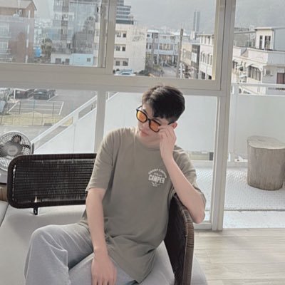 liaominghua0710's profile picture. 181/65 22y 座標彰化，工作在新北。                 6塊腹肌慢慢消失中🥹