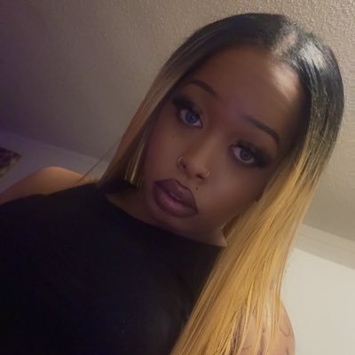 I'm a singer i love music it's in my blood also single and a freak love gettin freaky also a soul snatcher..💦👄😘