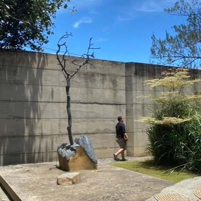 dyogogo's profile picture. Sendal nya dipake