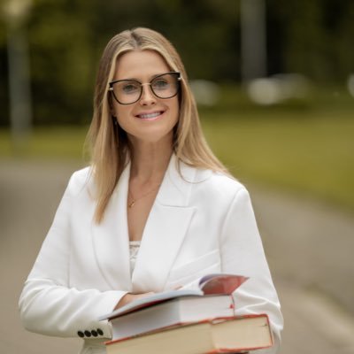 mgr administracji i zarządzania 🇵🇱MBA 🇵🇱 Szkoła Liderów Politycznych 🇵🇱 Komunikacja Korporacyjna 🇵🇱Społecznik 🇵🇱Współprowadząca Studio Rozmów na X🇵🇱