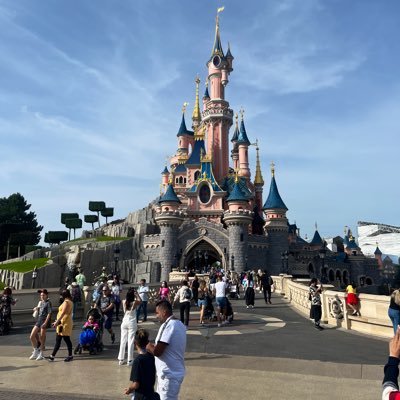 Smart_Ladka's profile picture. You either die a hero or you live long enough to see yourself become the villain !!