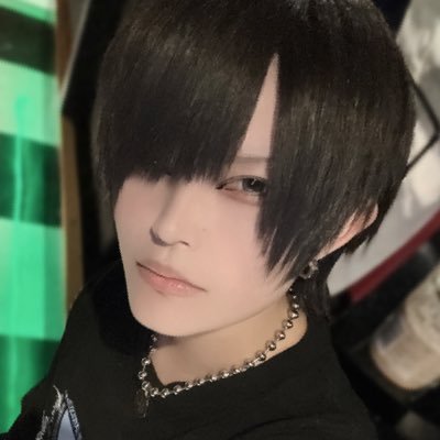 一生黒髪片目界隈 | 大阪ミナミ@MIX_GUISE にいる男装コンカフェキャスト | 〜笑かすな、酔うから〜 | 歌うのと食べるの好きです。