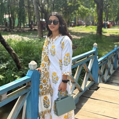 म हैसियत र औकात सोध्ने मान्छेलाई होइन
ब्यबहार र संस्कार सोध्ने मान्छेलाई इज्जत गर्छु !!❤️🩹