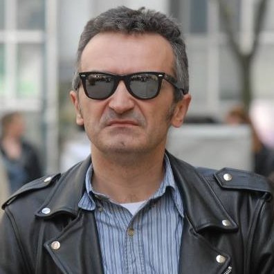 Vaš borac protiv korupcije. Ako kritiziram jedne ne znači da sam za druge. Ili treće.