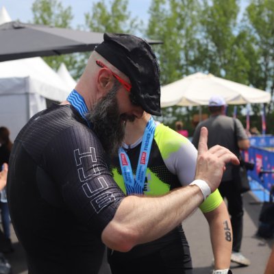 Kažu da sam ekspert za zelenu energiju. Ja kažem da sam prilično dobar. Nepogrešivo biram skupe hobije. Navučen na streljaštvo, triatlon, motore, IOT i AI 🤗
