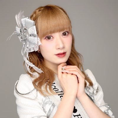 \見た目は美人、中身は卍/リーダーです✌️ばやし/ばやし姐さん/元MELiSSA/カラー:バイオレット担当💜イッパイフッテネ/真面目に不真面目 /ゲーム、アイドル、猫、テクノ、ROCK、派手なもの。ギラギラが好きです。龍が如く/バイオハザード/将来の夢:ミイラ職人𓀌 猫と暮らす #アイカレ