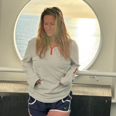 Marie Curie SHCA💛 Advanced Emergency Ambulance Technician 🚑 Mummy to a Prince💙Les Mills instructor💪 Ex Police👮♀️Living my best life in #Cornwall