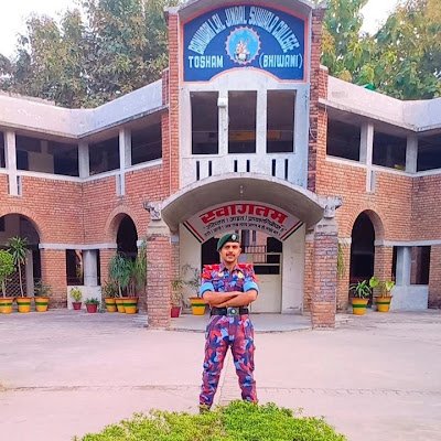 manoj042001's profile picture. 