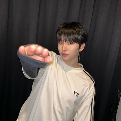 Y111Yj's profile picture. 