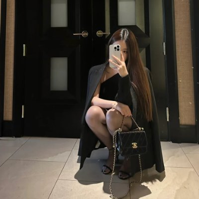 Kate05505's profile picture. Fashion lover 👗
 Sports fanatic: golf, badminton, and basketball! ⛳🏸🏀
 Passionate about food and travel 🍕✈️