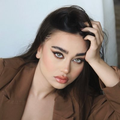 mobinamhn2's profile picture. thank you’next